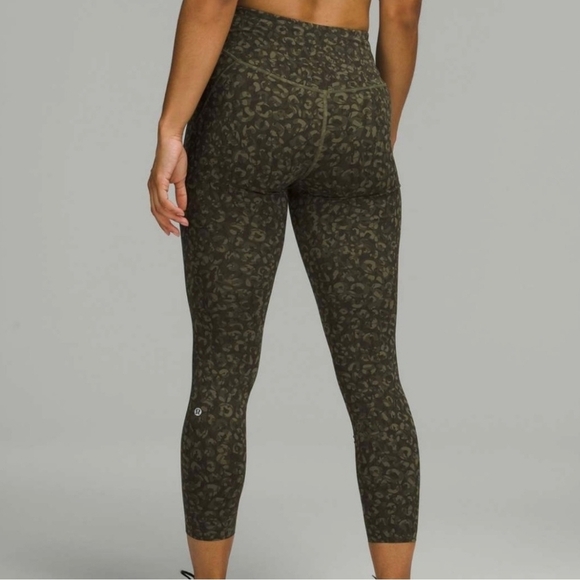 LuluLemon Base Pace High-Rise Tight Soft Leggings Green/Olive Multi Camo Size 12 - Picture 2 of 11